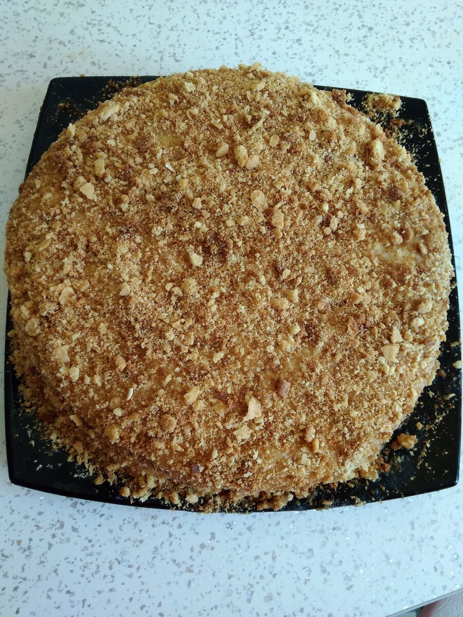 Медовик с заварным кремом. Фото автора канала. 