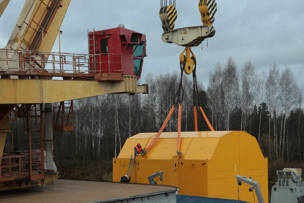 Подготовка крана и саркофага к выгрузке