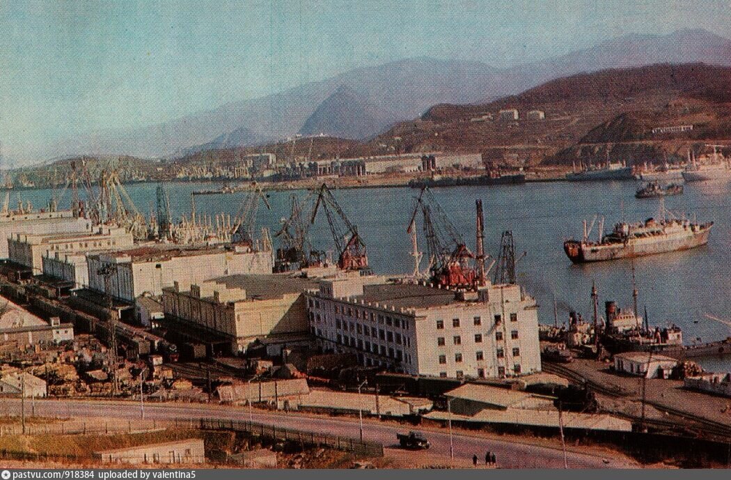 1969, Россия,  Приморский край, Находкинский городской округ, Находка. Автор: Ю. Муравин и Ю. Луганский. Источник: Открытка - Находка. Рыбный порт. Fishing port. Советская Россия. Тираж 50000. Фото с сайта pastvu.com