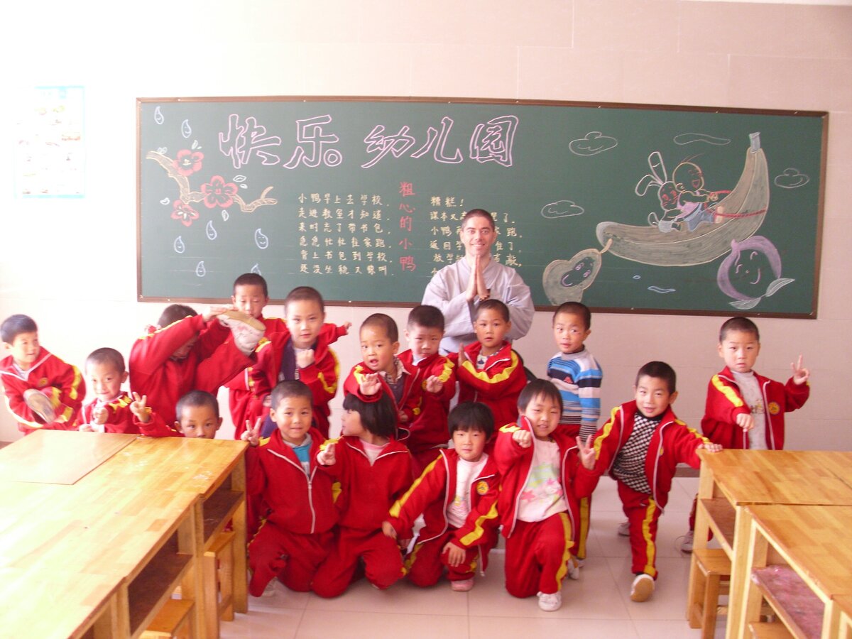 Школа ушу недалеко от монастыря Шаолинь. Китай, 2011 г.