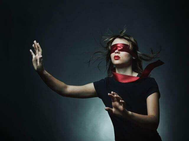 Не думайте, что это просто. Бывает, что "главное действующее лицо" во сне прячется вдали от гущи событий.