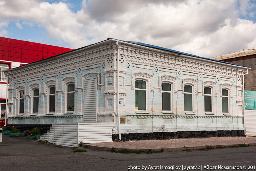 Погода тюменская область село. Село Омутинское Тюменской области. Тюменская область Омутинский район с Омутинское. Старинные здания села Омутинское Тюменской области. Старый ДК село Омутинское Тюменской области.