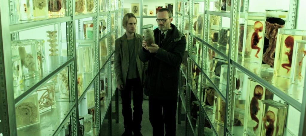 В баночке кое-что интересное...