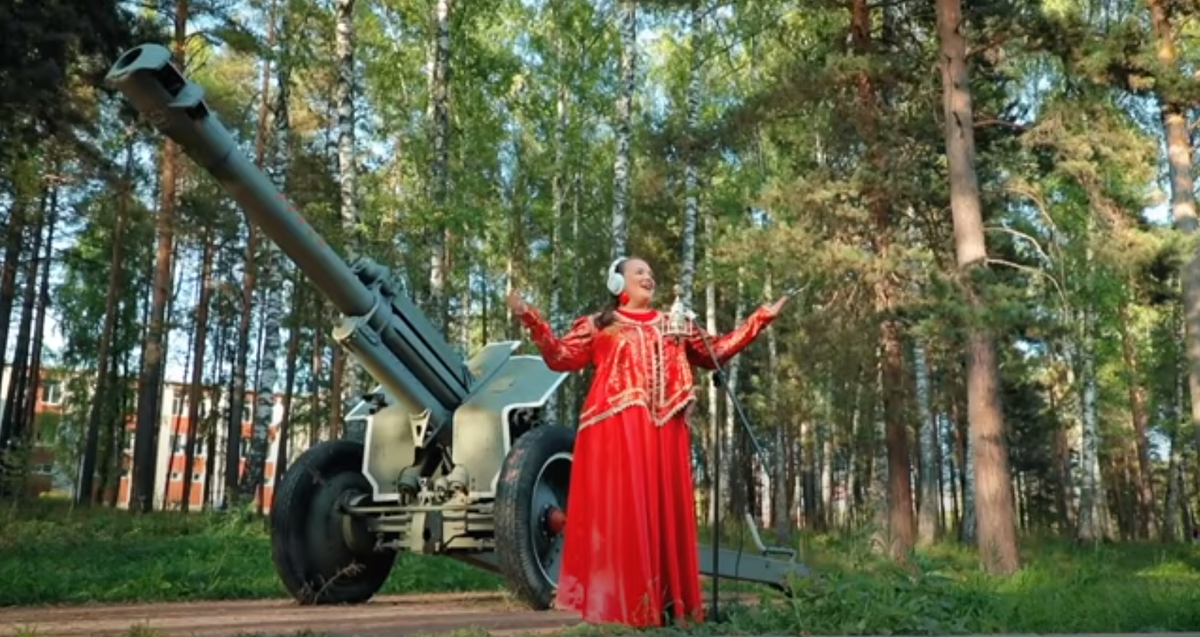 С каким вдохновением они поют!