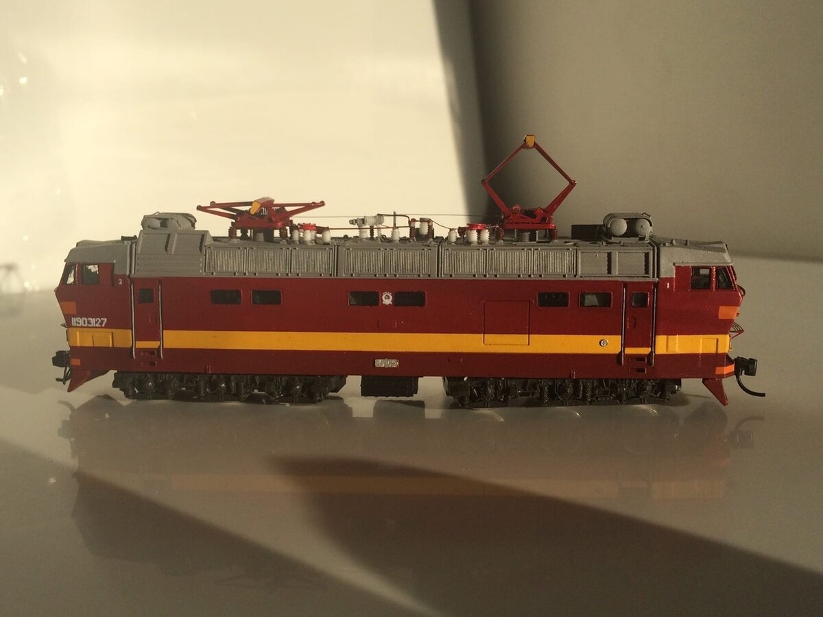 Модель электровоза ЧС4Т в масштабе 1:160