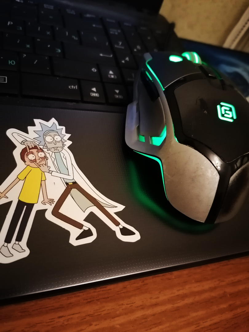 Смотри Моти! Это лучшее что придумали дизайнеры! это подсветка!