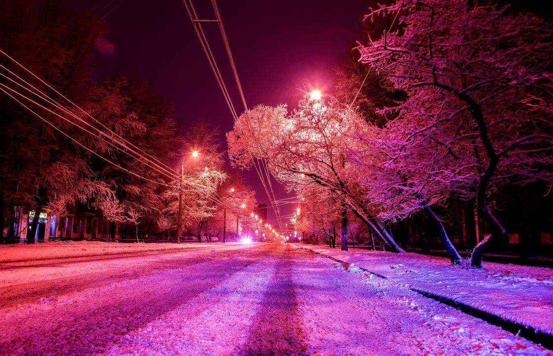                                         Новогодняя ночь, а на улице ни души...