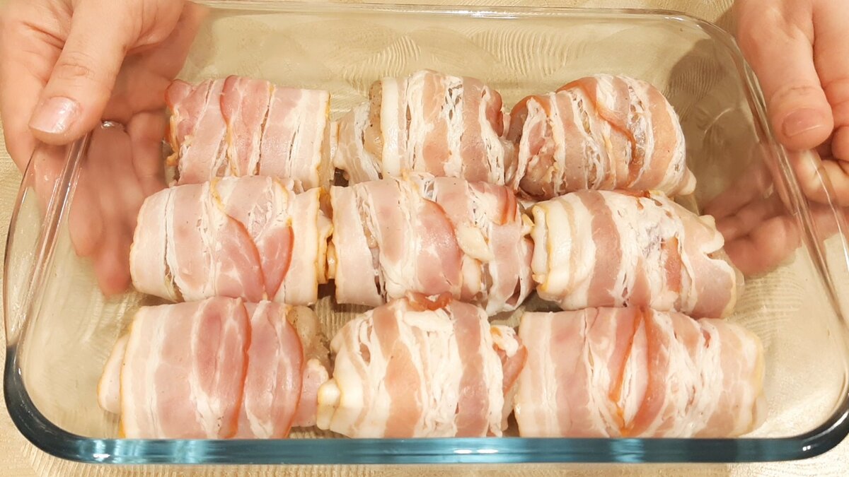 Куриные бедра в беконе в духовке рецепт с фото