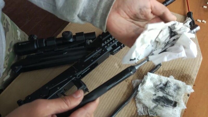 Чистка оружия. Картинка взята из открытых источников интернета.