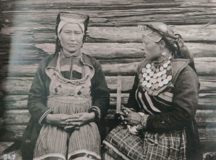 Нагайбакские женщины в традиционных костюмах. Фото начала ХХ века. Автор М.А. Круковский /РЭМ
