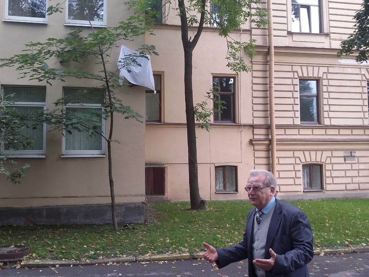 12 сентября 2014 года, академик  РАН  А.А.Скоромец открывает памятник. Фото автора