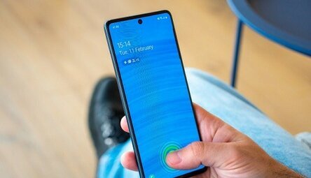 SAMSUNG выпускает дорогие смартфоны, но у неё есть особенности, которых нет у конкурентов.