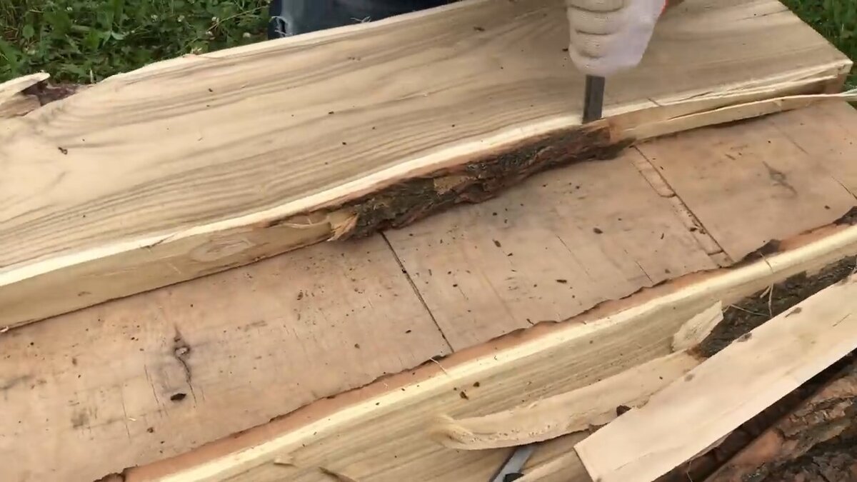 Доски для будущего стола.