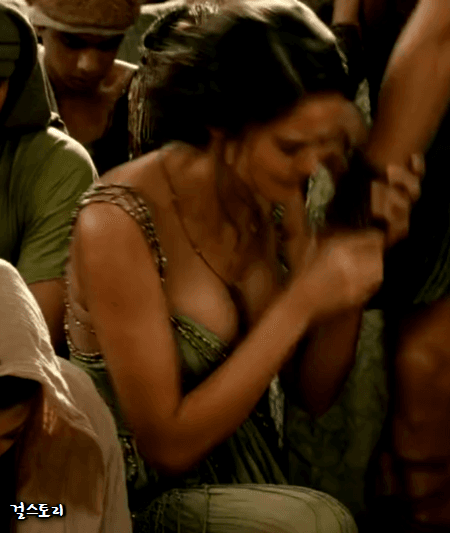 Кортни Итон 