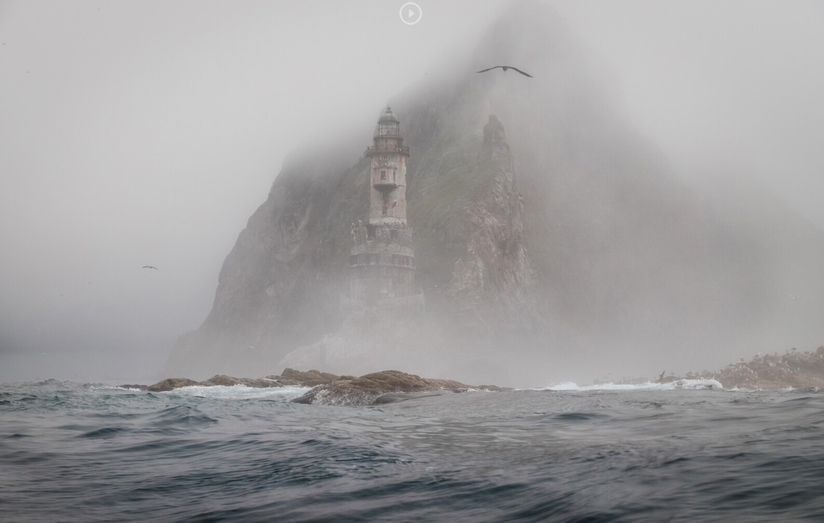 3 место "Заброшенный маяк Анива в тумане", Александр Усик, остров Сахалин, Анивский залив