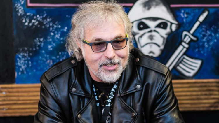 Пол Марио Дэй в пабе THE CART & HORSES. Прошло 42 года. Фото: https://www.cartandhorses.london