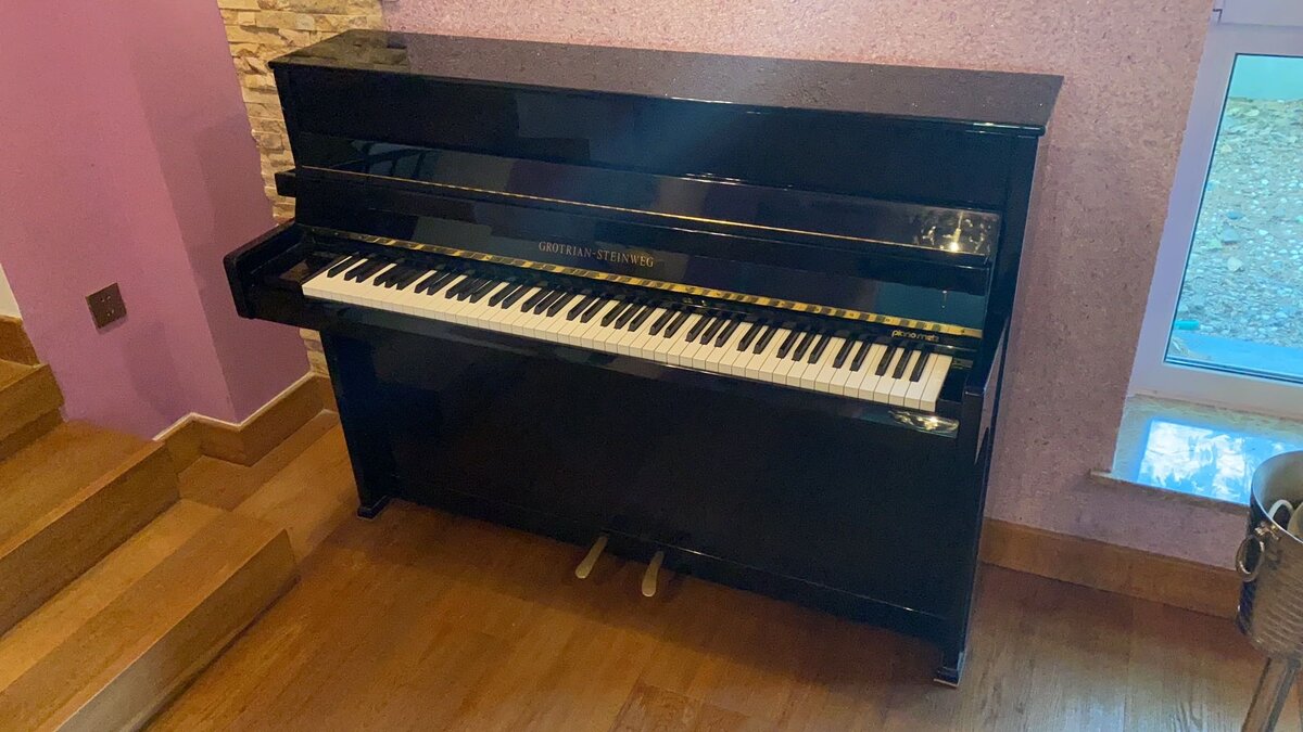 Фото нашего немецкого пианино сделано  у нас дома.