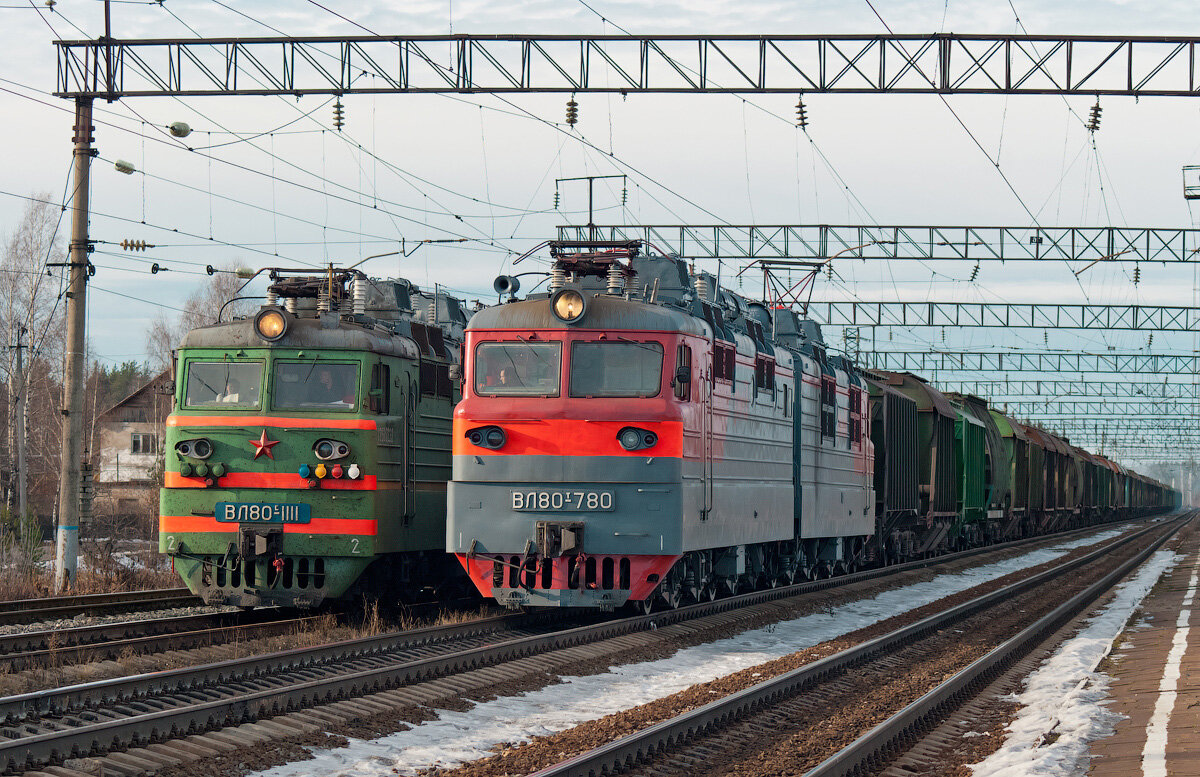 Поезд 80. Вл80т. РЖД Локомотив вл 80. Электровоз вл80с РЖД. Поезд электровоз вл 80.