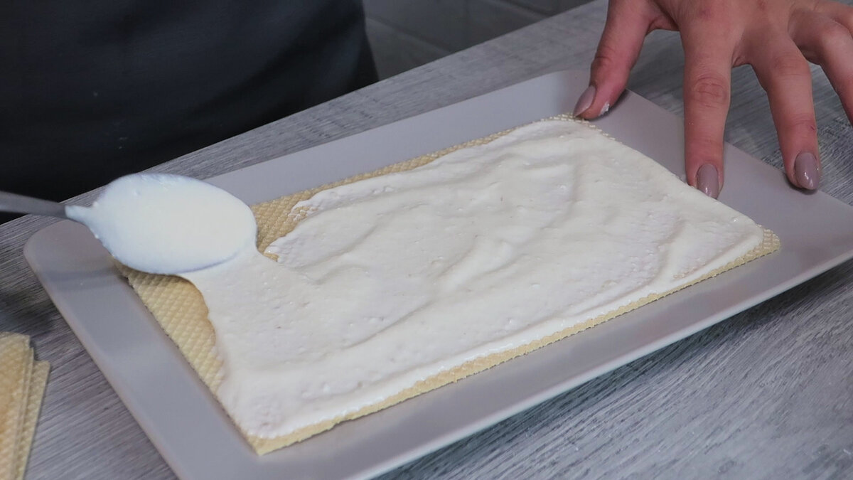 Вафельный торт без выпечки с творожно-банановым кремом