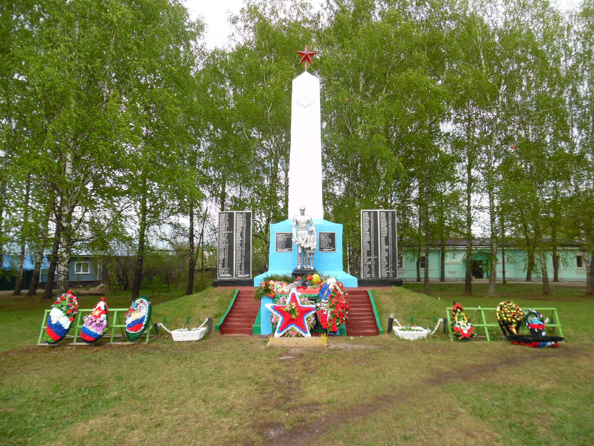 Монумент Победы в р.п. Елатьма до реставрации