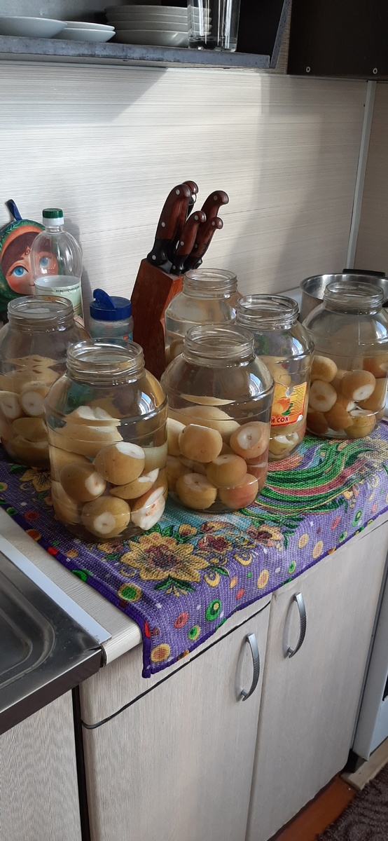 Компот из груш в процессе 