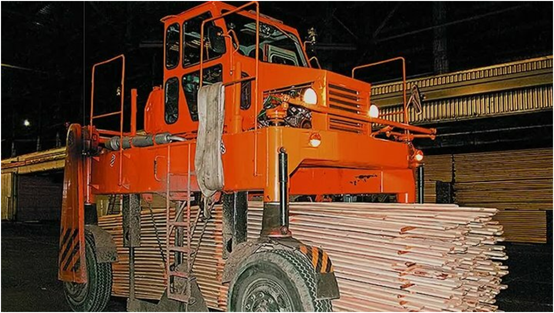 Портальный погрузчик т-140. Чтз т-140. Т-140 портальный автолесовоз. Чтз т-140. Гусеничный трактор ссср т 140.