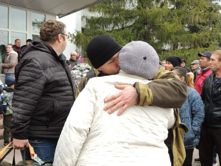    В Кувандыкском городском округе проводили на боевое слаживание мобилизованных мужчин Андрей Севостьянов