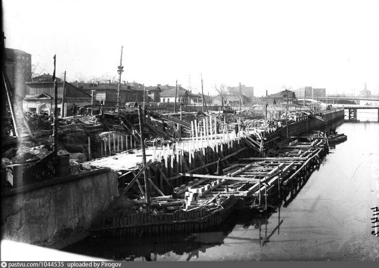 Строительство Астаховского моста через реку Яузу, 1940