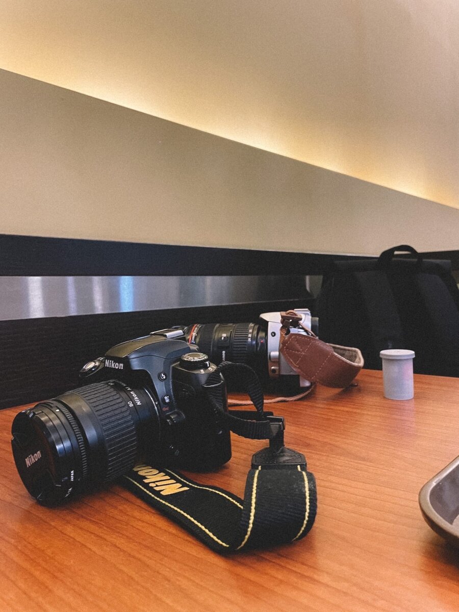 Мой фотоаппарат на переднем плане - Nikon F75