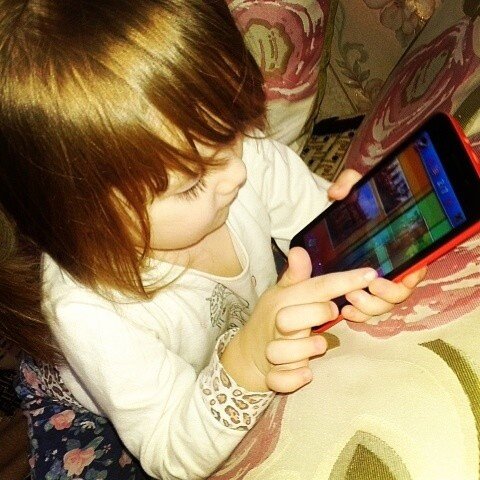 Юля и андроид. 2016 год.