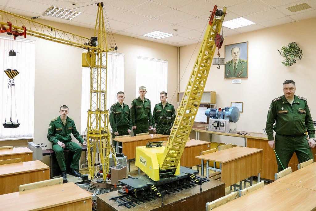 Оснащение войск. Военный институт ЖДВ И ВОСО. Военный институт. ЖДВ. ВСО. Петергоф Железнодорожный военный институт. Военный институт железнодорожны[ djqcr b djtyys[ CJJ,otybqсанкт Петербург-