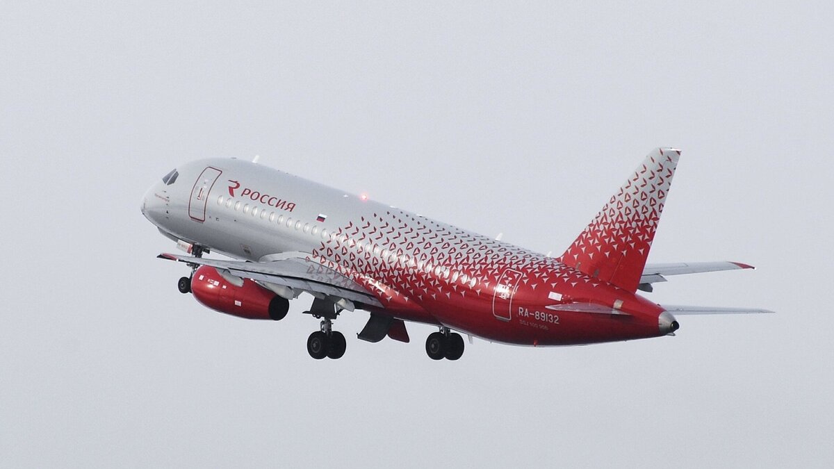    Лайнер Sukhoi Superjet 100 "Магнитогорск" авиакомпании "Россия"© РИА Новости . Кирилл Каллиников