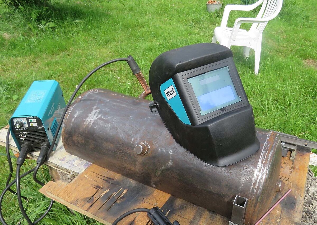    Аппаратик Wert очень компактный, в комплекте идет плечевой ремень. В описании было указано, что подойдут электроды до 4 мм в диаметре. Фото автора