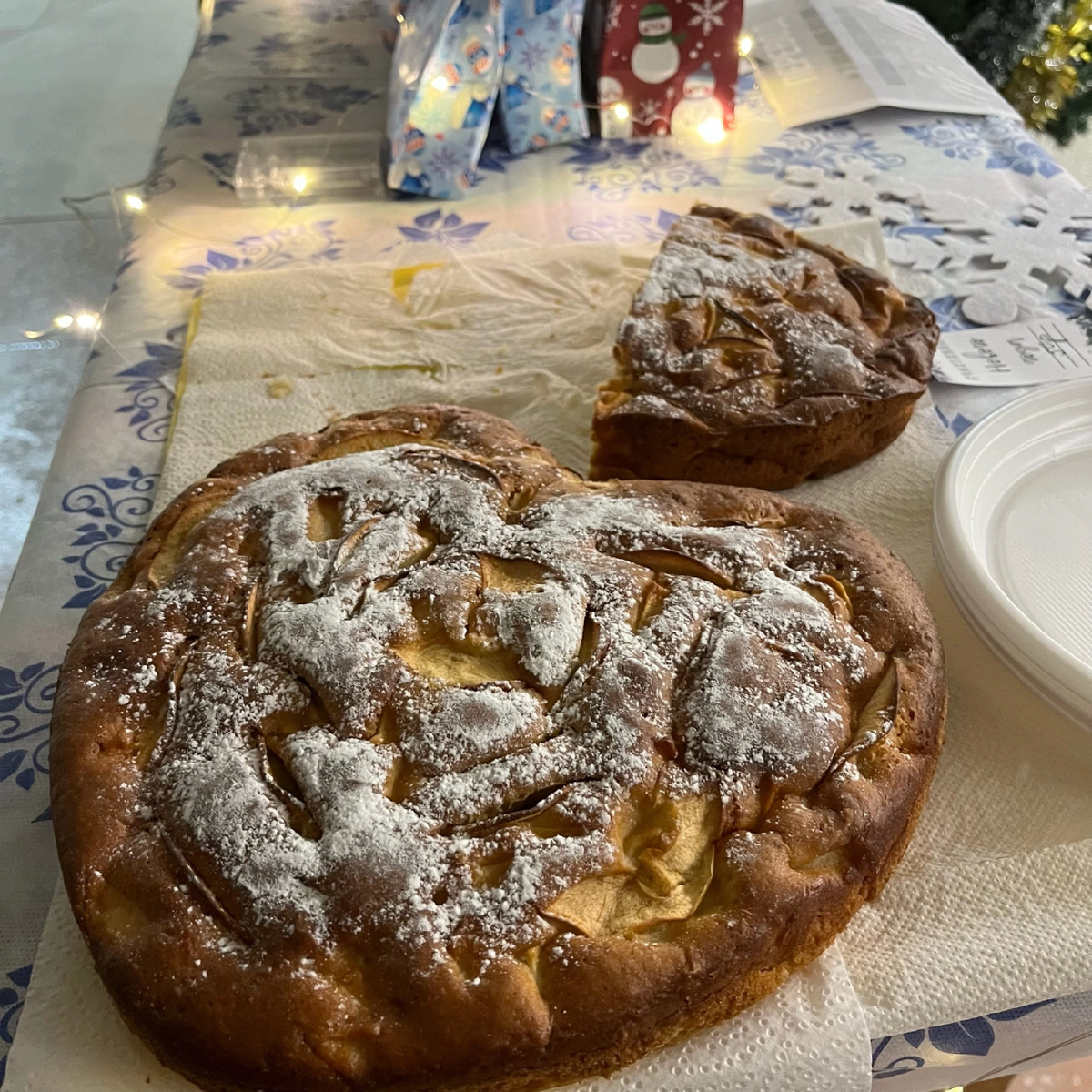 Моя шарлотка красуется на новогодней ярмарке 