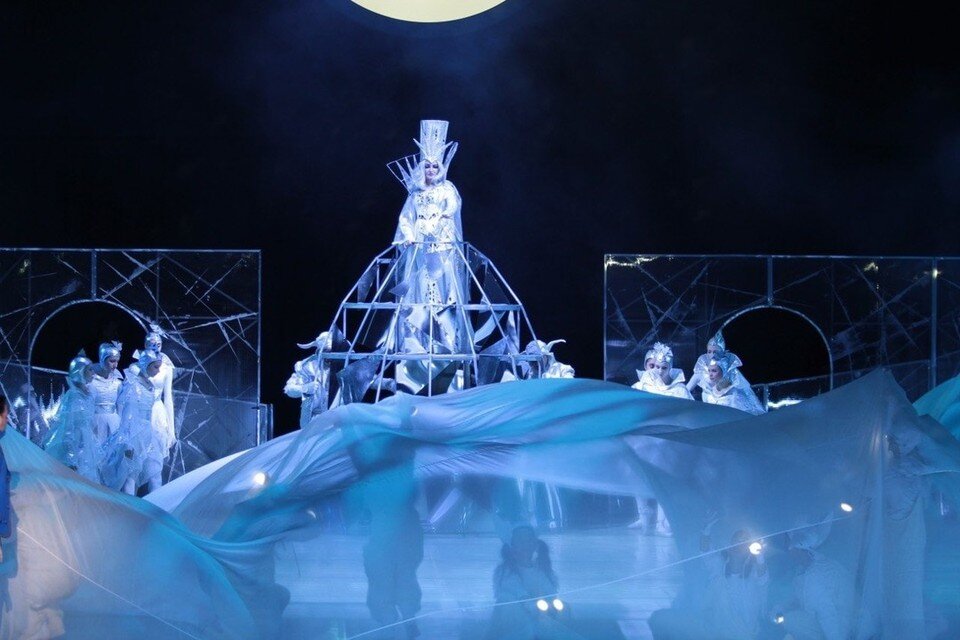     Театры приготовили для маленьких зрителей и их родителей новогодние премьеры. Кадр из оперы История Кая и Герды» («Снежная королева»). Фото: телеграм-канал Большого театра Беларуси/Татьяна Бервина