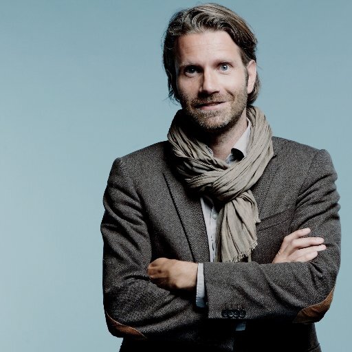 Ну и выглядит он вполне симпатично в своем уютном костюмчике 