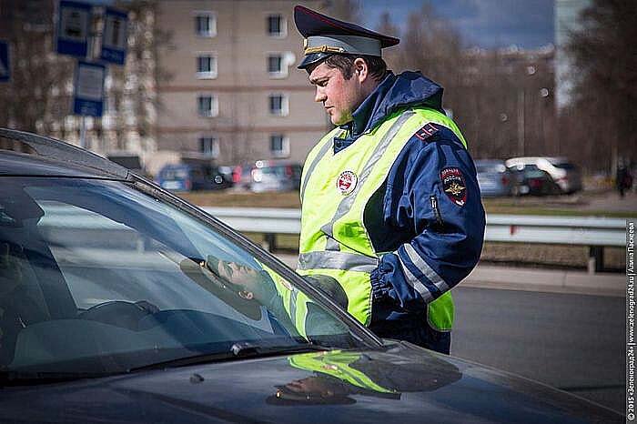 Сотрудник нарушил пдд на служебной машине кто платит штраф