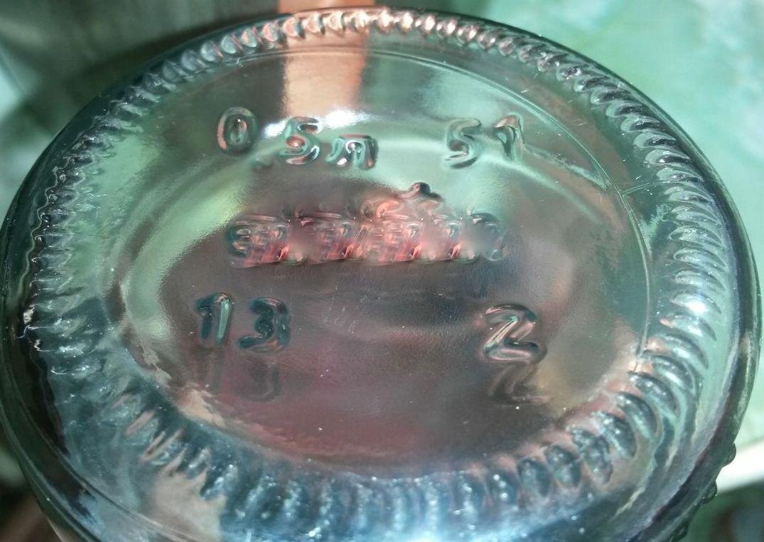 13  - это год изготовления пресс-формы бутылки, а значит и самой бутылки