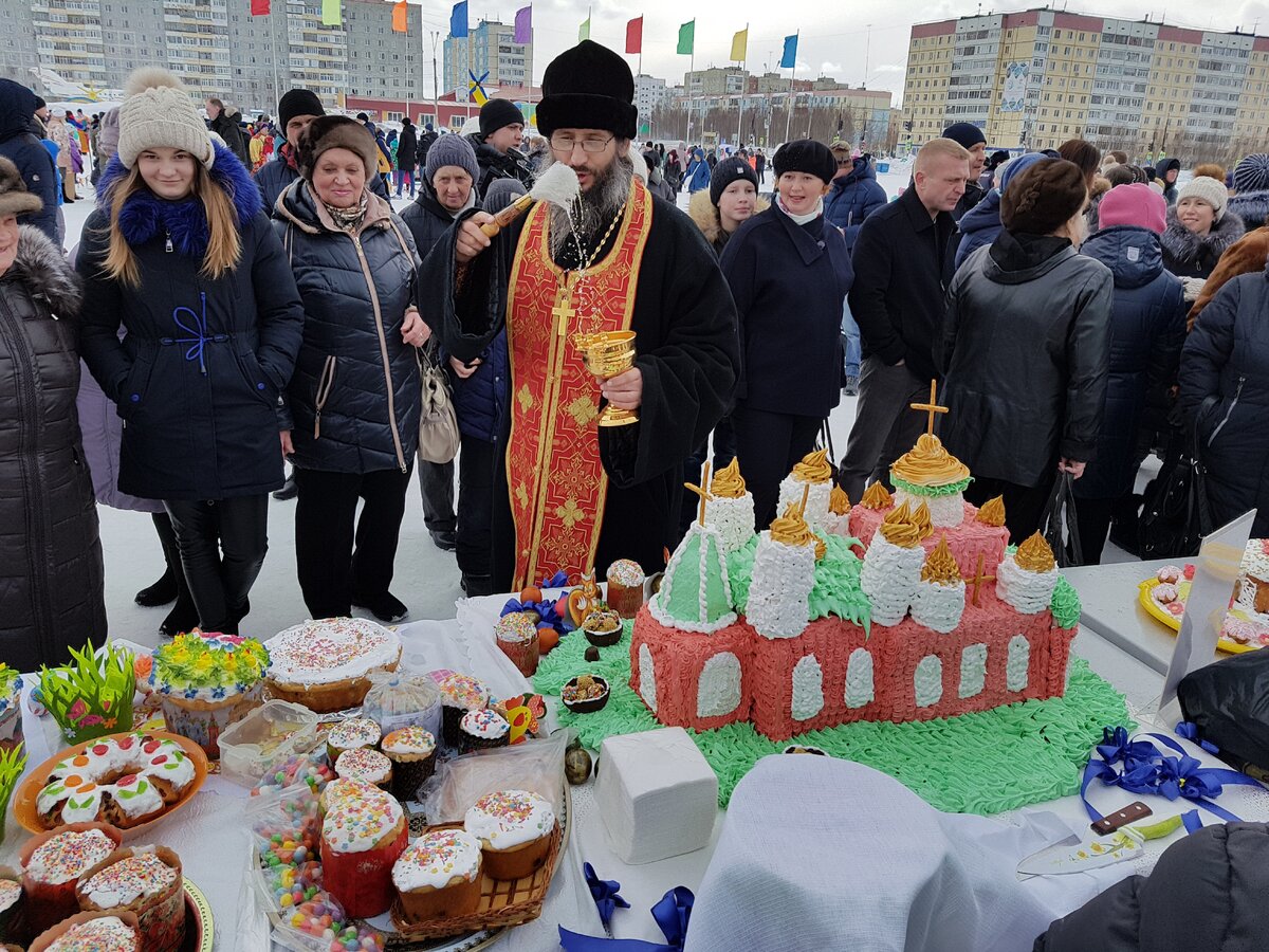 Ярмарка на пасху. Конкурс куличей к Пасхе. Конкурсный кулич. Ярмарка Крымск куличи.