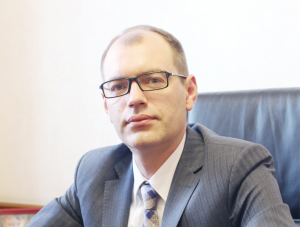 Имидж микрофинансовых организаций и микрофинансового рынка во многом формируется не за счет тех людей, которые взяли и благополучно и вовремя вернули займы, а за счет небольшого количества недовольных и «страшилок», которые при этом активно тиражируют СМИ. Об этом рассказал заместитель начальника Сибирского ГУ Банка России Центробанка РФ Сергей Жаботинский на семинаре для региональных журналистов, который прошел в Новосибирске.