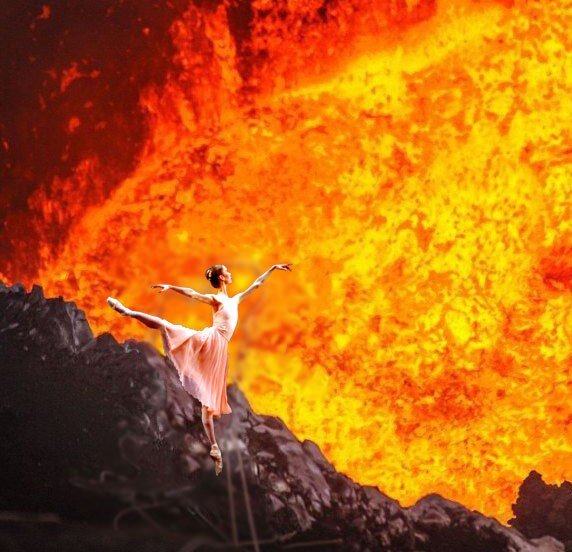 Ад - это место ,куда боятся попасть многие из нас , у каждого своё представление о нём. Кто-то считает ,что туда можно попасть только после смерти ,кто считает ,что ад уже вокруг него , потому что он живет на Земле ,а жизнь его это общий котёл , в котором он варится вместе с остальными жителями Земли. И я как раз-таки расскажу про этот котёл. Котёл преподносит нам свои локации с самого рождения , которые мы должны пройти. Так у кого -то садик , у кого-то школа ,а у кого-то работа и так до бесконечности. В одну из таких локаций попали и мы... Она наполнена страхом и непредсказуемостью. Хотя до этого она казалась не таким уж и плохим местом , просто перевалом перед самым трудным, но из-за одного происшествия всё изменилось. Теперь это место можно назвать только ПЫТКОЙ. Тут ты играешь будто в Русскую рулетку, только револьвер с двумя отверстиями для пуль. В одном отверстии пуля, в другом пустота и вот с этого каждый день начинается игра. Перед заходом в локацию многие смиряются ,ведь уже ожидают своей смерти , другие молятся и стараются как-то себя утешить, но всё безуспешно. Уже зайдя туда, ты чувствуешь ,как страх проникает в твою голову, необъяснимая паника заставляет тебя оглядываться по сторонам с удивленным взглядом, потому что знаешь ,что сейчас может произойти всё что угодно. Итак, пройдя на место , ты понимаешь ,что до конца игры куча времени, а выживать нужно любыми способами... Сидя на своём месте , всё время ты слышишь монотонный шепот,который будто вытягивает из тебя всю твою энергию и настроение, ты становишься опустошенным и безразличным к окружающим тебя вещам . Теперь ты настроен только на одно - доску. Доска , на которой начерчены для всех нас наказания по порядку , но на наказания попадет тот ,кого выберет демон. Демон из себя представляет что-то наподобие чёрной субстанции, у которой грозный и пугающий взгляд ,в котором на тебя смотрят чёрные глаза ,как ночное небо,которое без звёзд, и эта ужасная тьма,которая в небе, будет медленно доводить тебя до безумия,так как она втягивает в себя тебя.Итак, если ты вдруг выпадешь из этого отрешенного состояния и придёшь в себя , демон заметит это и даст тебе небольшое наказание, которое тебя больше всего заденет , но оно будет похоже на удар хлыста по спине , от чего ты просто будешь вынужден сделать вид ,что ты также погружен в некий транс ,как и все остальные. И вот когда демон приготовил свой револьвер , начинается игра. Вот к доске с наказаниями выходит первый человек, жаль его , но ничего не поделать , это игра на выживание. Какое наказание ему выпадет такое он и будет делать над собой , а не демон над ним, демон лишь будет подкидывать что-то плохое в добавок. Когда человек начинает делать своё наказание , ему это кажется похожим на то , что он маленькая , хрупкая только начавшая занятия балерина, танцующая неизвестный ей номер на уступе жерла вулкана. Шаг влево и ты в лаве , вправо и ты уже катишься вниз по горе , ломая и дробя все свои кости об твёрдую породу ,но вот если ты пройдешь весь этот уступ ,то ты спасен и для тебя игра на малую долю процентов окончена. И так во время твоего "танца", демон тебе нашептывает твои грешки и грешки всех , кто находится в локации. Из-за этого многие не выдерживают и сдаются, они пытаются вырваться отсюда , кто-то плачет , кто-то пытается агрессировать, но всё это бесполезно. Демон заберет у тебя все эмоции ,чтобы такого больше не повторялось. Находясь на пытке , можно понять цену жизни , можно услышать тиканье наручных часов, дыхание соседа, перелистывание разных видов листов тетрадей , и то как тебя внутри загоняют в угол ,и загоняющими всегда будет - взгляд демона и давящие на тебя стены локации, хотя это стены никак не двигаются ,а стоят в своём положении или даже сама атмосфера локации. Наконец пришёл конец пытки , игра окончена, многие погибли , малость осталась в живых. Демон дает несколько секунд ,чтобы покинуть локацию ,чтобы подготовить её для следующих провинившихся, вы ,как толпа роботов ,чуть ли не синхронно собираетесь и уходите. Выйдя оттуда , вы понимаете ,что вот она свобода, и всё уже прошло и бояться нечего, но осадок после этого остается , который тебя может выжигать минуту или несколько дней. Об этом месте многие выжившие говорят ,что дверь у локации защищена печатями, которые никому не открыть. Внутри локации под линолеумом находится огромная пентаграмма , нарисованная кровью и слезами детей, которые попали под обстрел и в жерло вулкана.А демон живет в локации и никогда не дремлет , он всё всегда видит и слышит , даже за пределами неё.Для чего пентаграмма ? А для того ,чтобы отводить подозрения обычных людей , которые не попадают в такую локацию , и сделать видимость того ,что это нет в реальной жизни. Демон изредка может показывать свой путь от дома до своей локации, но только в одну сторону не из локации ,а в локацию. В обычное время пентаграмма служит телепортом между настоящим домом демона и локацией. Сейчас об этой локации узнали люди , и дали выбор между светом и тьмой, теперь мы решаем ,что будет с нами. Что последует от выбора ,никто не знает.