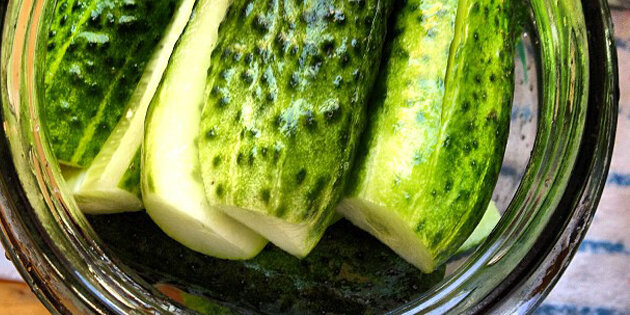 Сегодня хочу поделиться с вами рецептом вкусных консервированных огурцов от моей бабушки.