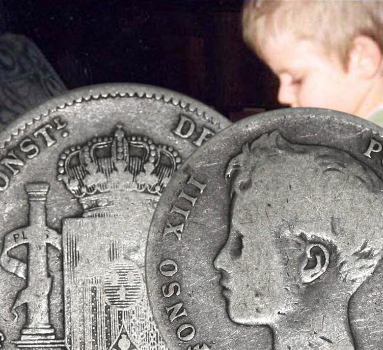 Невероятное сходство, или близнецы через 100 лет. - Изображение 1
