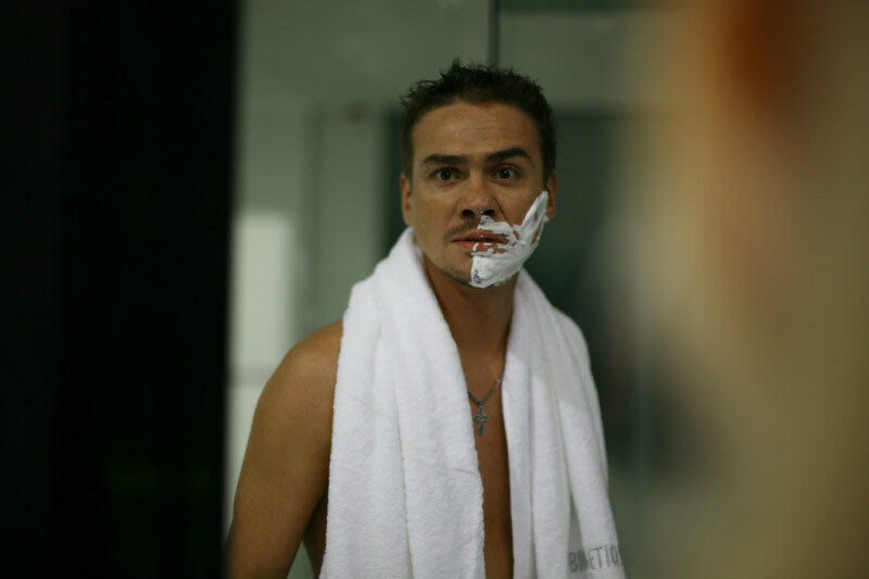 Денис в фильме "8 первых свиданий"