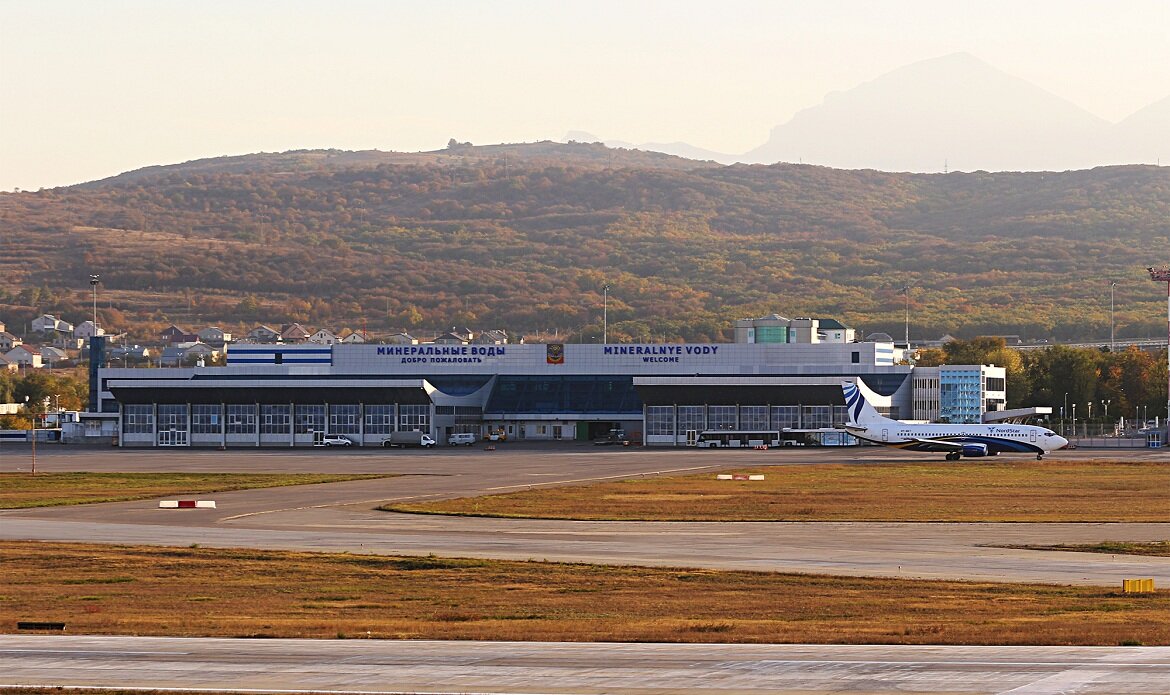 Аэропорт минеральные воды старый. Погода в минеральных водах на сегодня. Новый аэропорт минеральные воды. Город минеральные воды аэропорт. Погода в минеральных водах на сегодня.