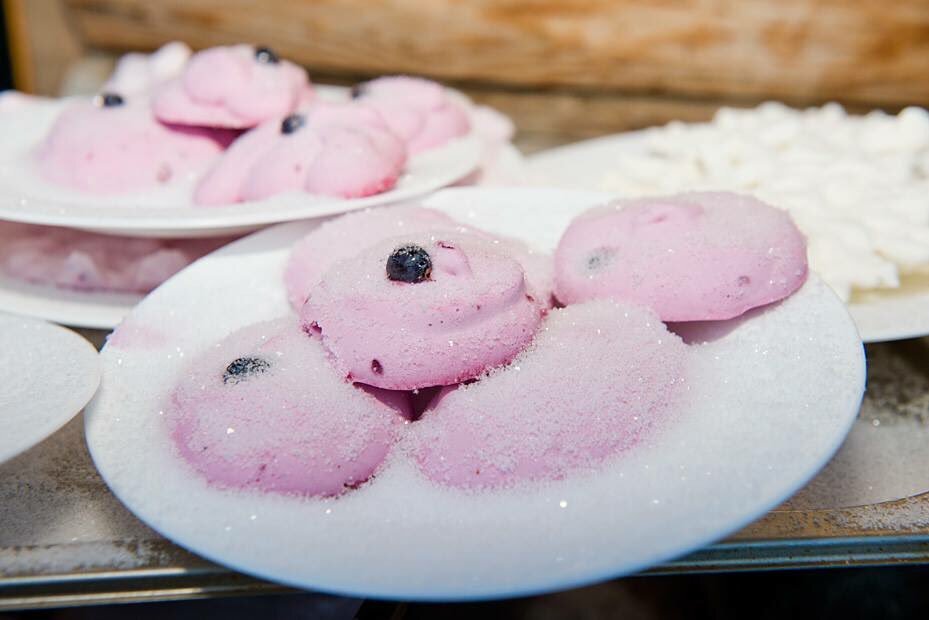 Фото https://twitter.com/ Мартышки с добавлением ягоды