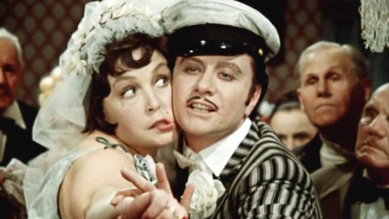 Кадр из фильма "12 стульев"