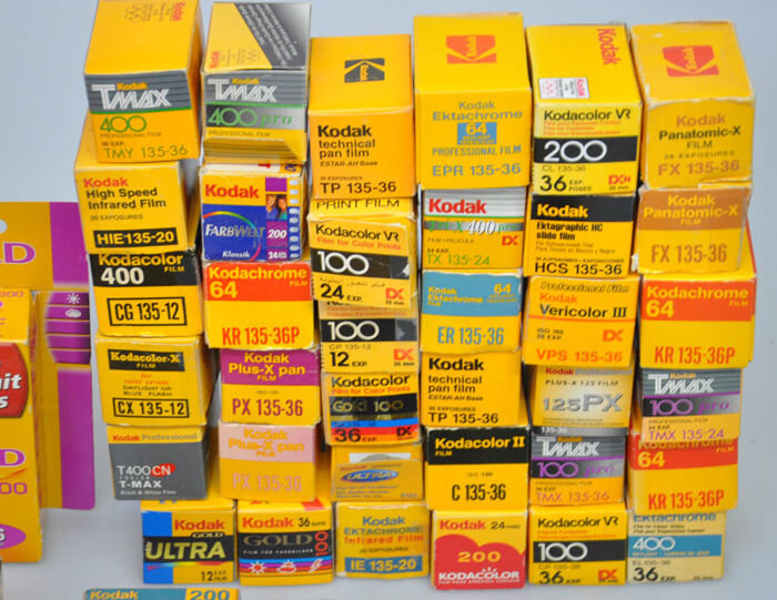 Узнаваемая желтая  коробка пленки Kodak
