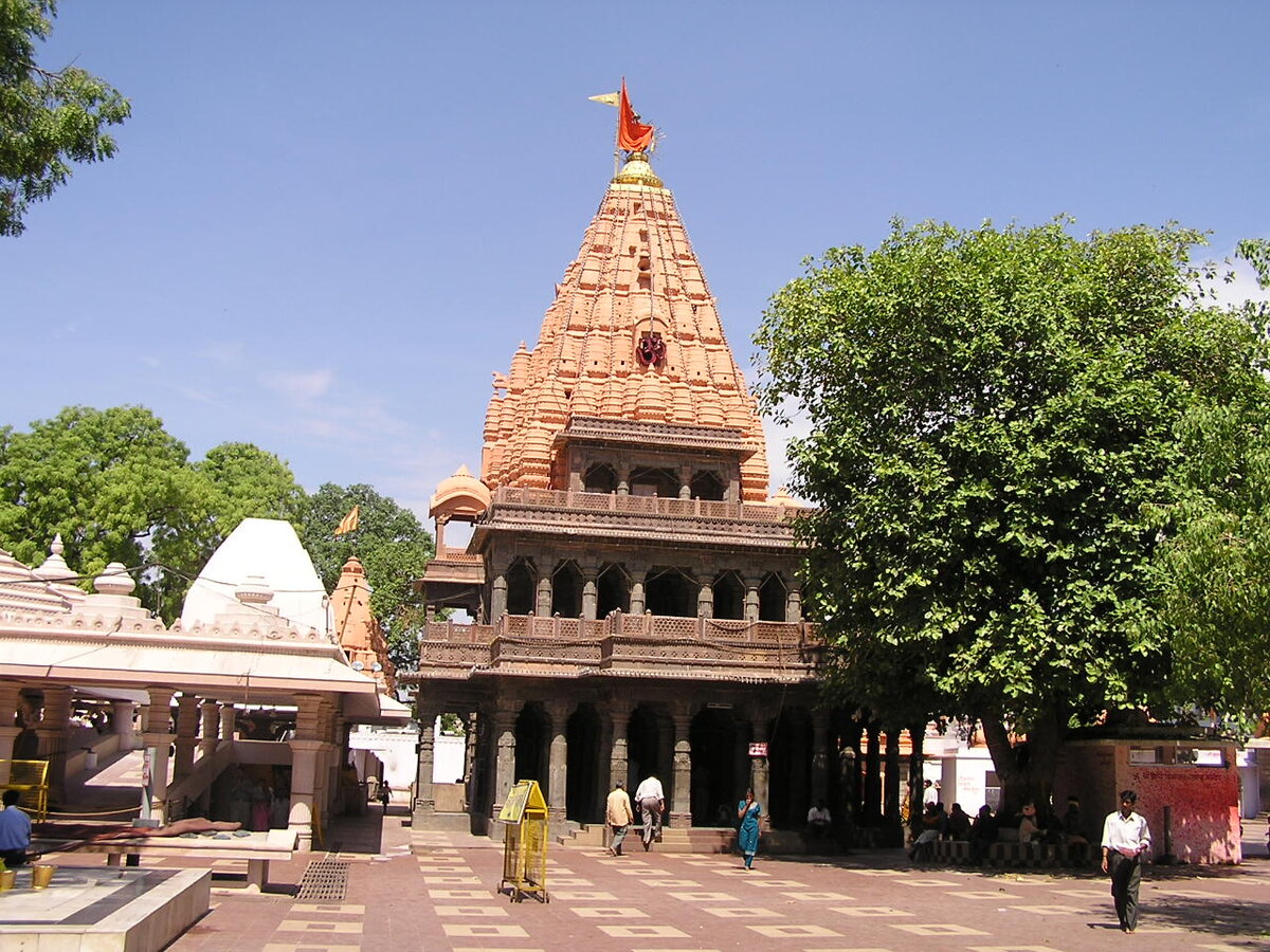 священный город 9 букв. священный город 9 букв. вриндаван радха кунда индия. буддийский храм субурган. храм шри калахасти.