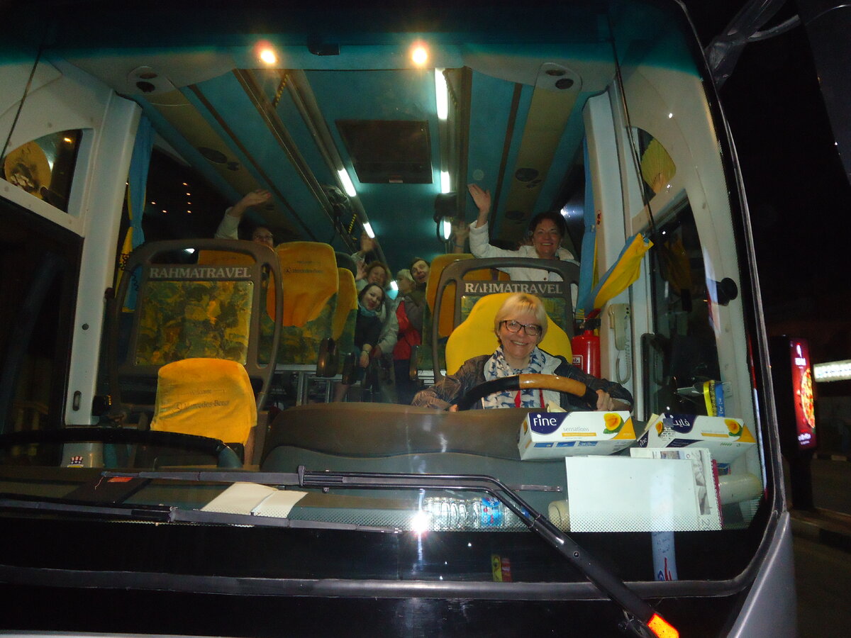 Сегодня выезжаем рано, поэтому за рулем Юля